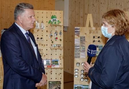Podpis pogodbe o državnem sofinanciranju Notranjskega parka 01 Foto Tine Šubic